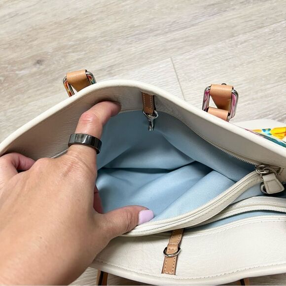 Vintage Coach Hamptons Floral Tote 7746 Printed Canvas and Vachetta 2002 - Picture 10 of 11